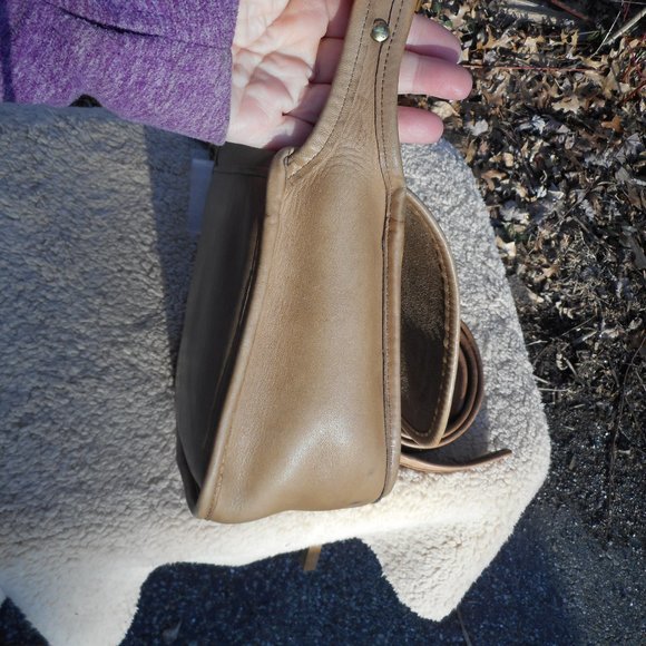 SOLD**Vintage Coach Classic shoulder Bag in Putty, NYC  pre-1994 - Picture 7 of 14